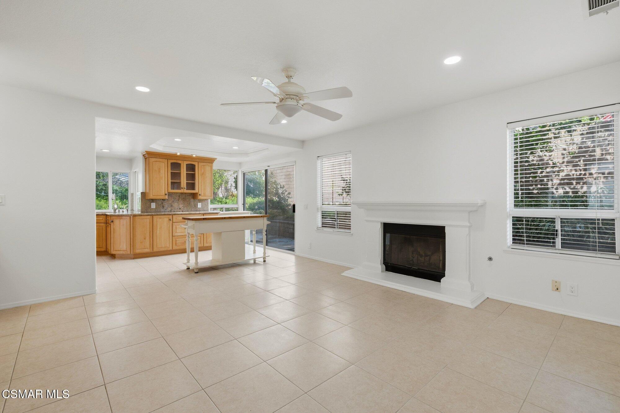 658 Elevar Court Simi Valley, CA 93065 - Photo 15 of 47 036_cjp_0986_1390