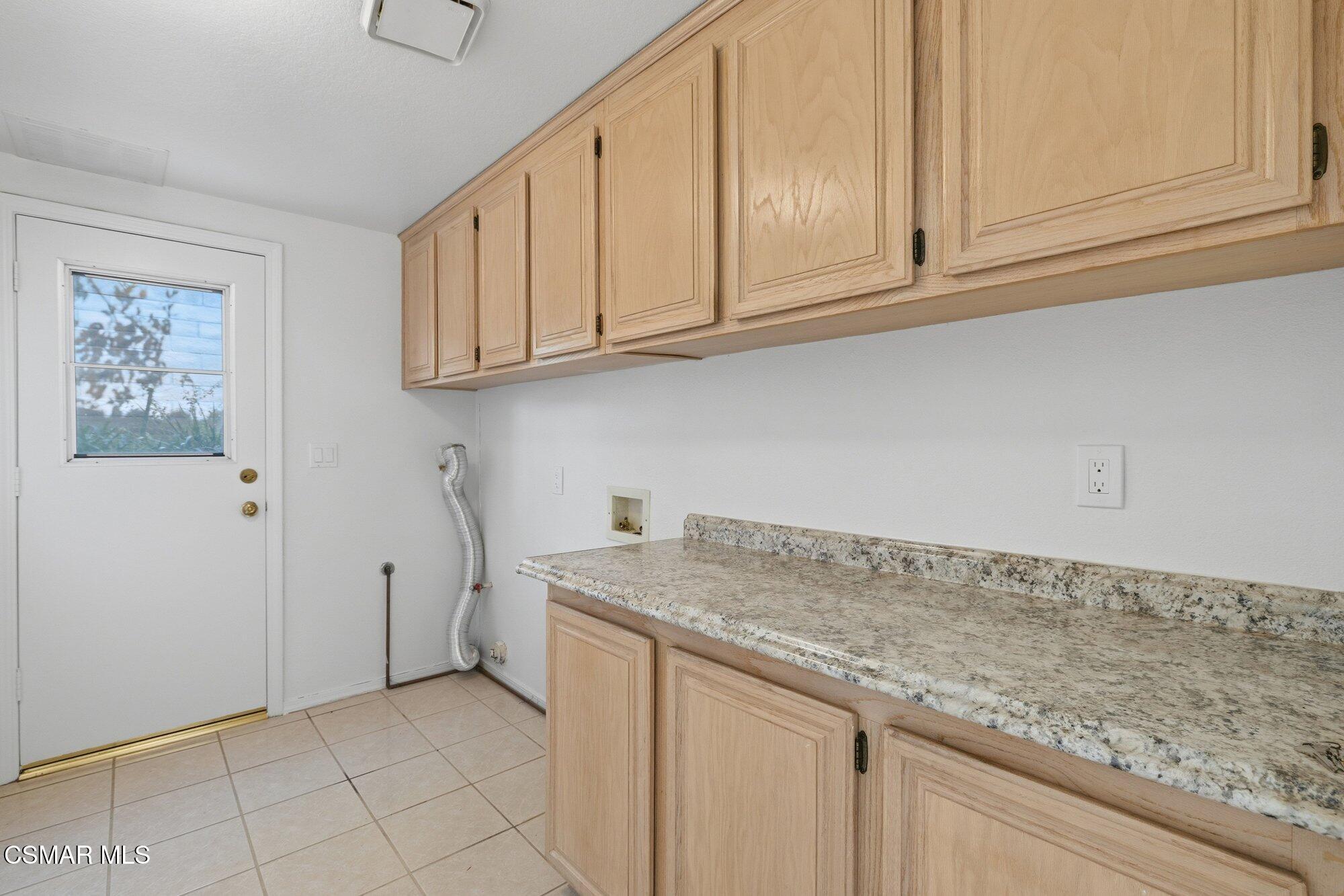 658 Elevar Court Simi Valley, CA 93065 - Photo 19 of 47 004_cjp_0826_1097
