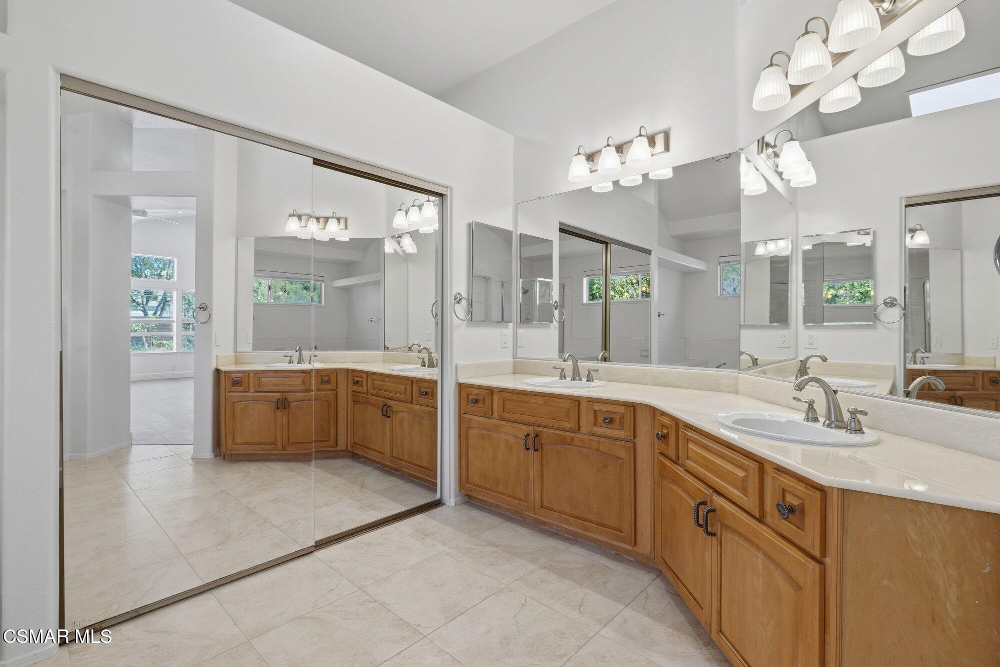 658 Elevar Court Simi Valley, CA 93065 - Photo 22 of 47 015_cjp_0881_3390