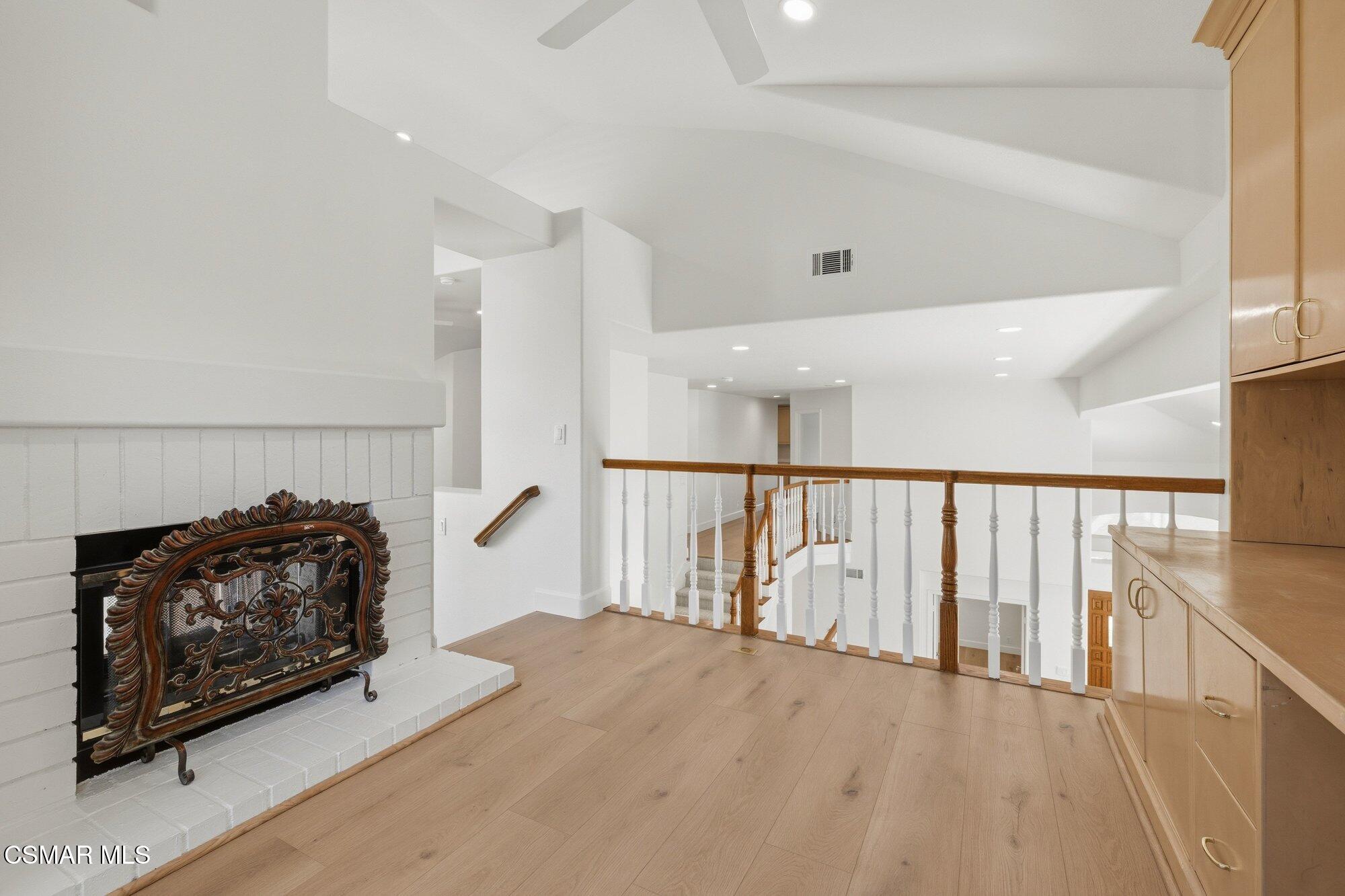 658 Elevar Court Simi Valley, CA 93065 - Photo 30 of 47 021_cjp_0911_3763