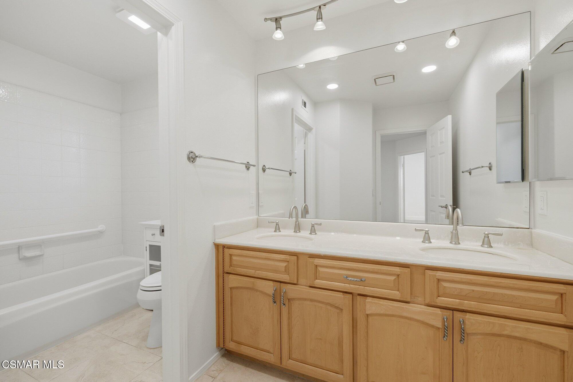 658 Elevar Court Simi Valley, CA 93065 - Photo 38 of 47 012_cjp_0866_8916
