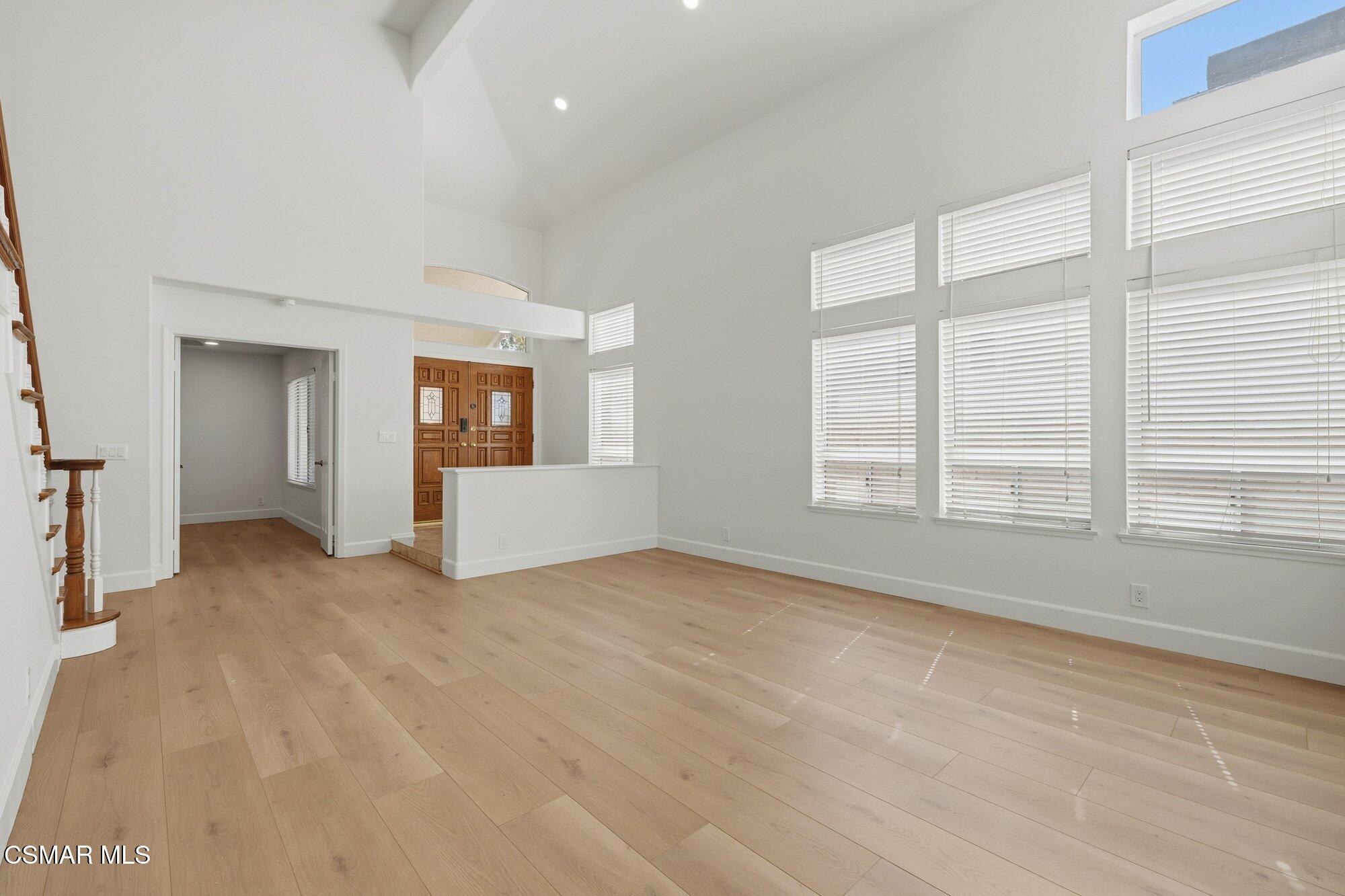 658 Elevar Court Simi Valley, CA 93065 - Photo 6 of 47 028_cjp_0946_5549