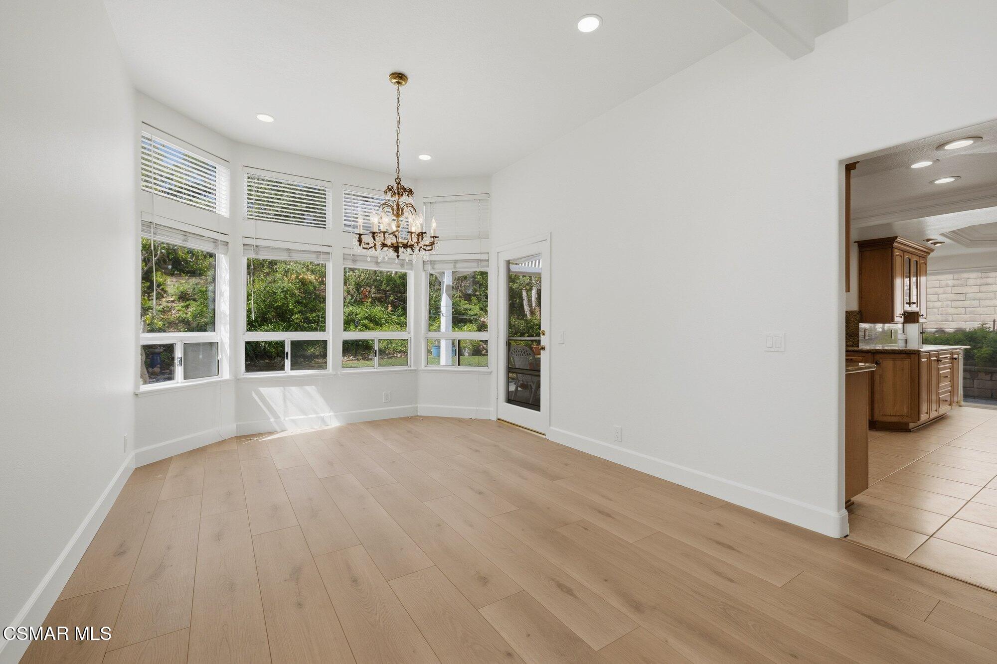 658 Elevar Court Simi Valley, CA 93065 - Photo 7 of 47 029_cjp_0951_9385