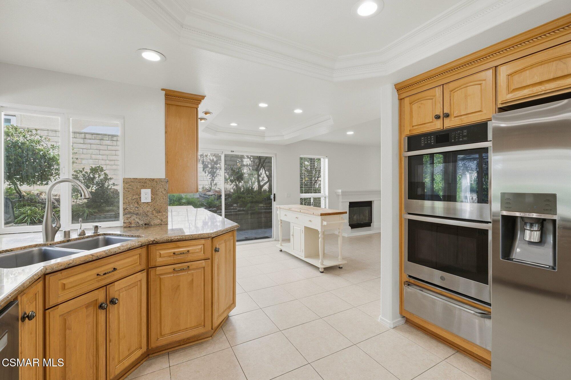 658 Elevar Court Simi Valley, CA 93065 - Photo 10 of 47 032_cjp_0966_2170