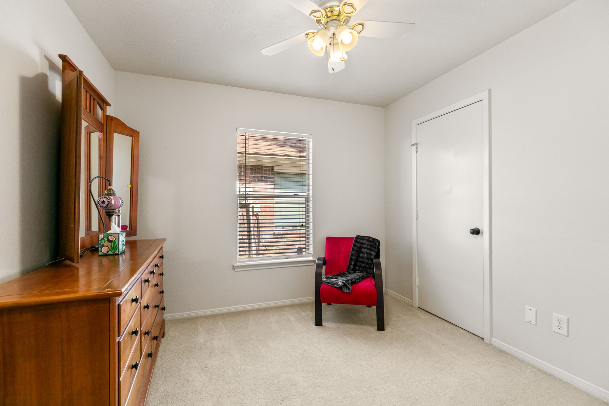 3714 Colleen Woods Circle Houston, TX 77080 - Photo 23 of 29 a room with furniture and windows