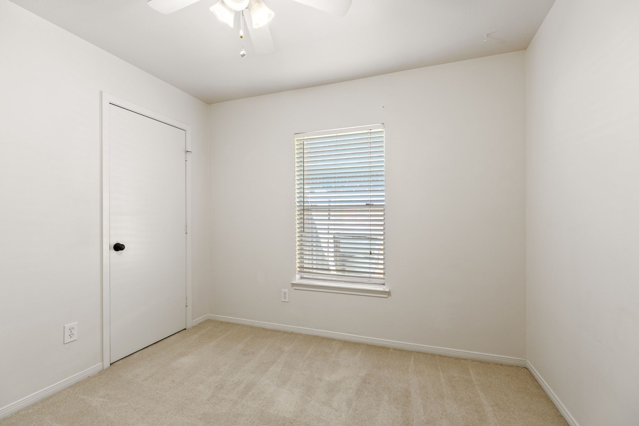 3714 Colleen Woods Circle Houston, TX 77080 - Photo 24 of 29 an empty room with a window