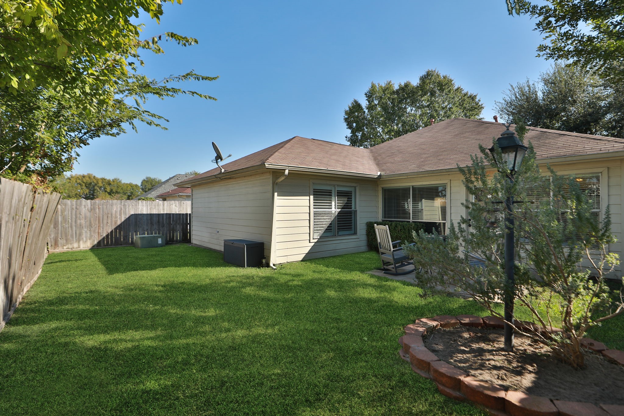 3714 Colleen Woods Circle Houston, TX 77080 - Photo 28 of 29 a backyard of a house with table and chairs