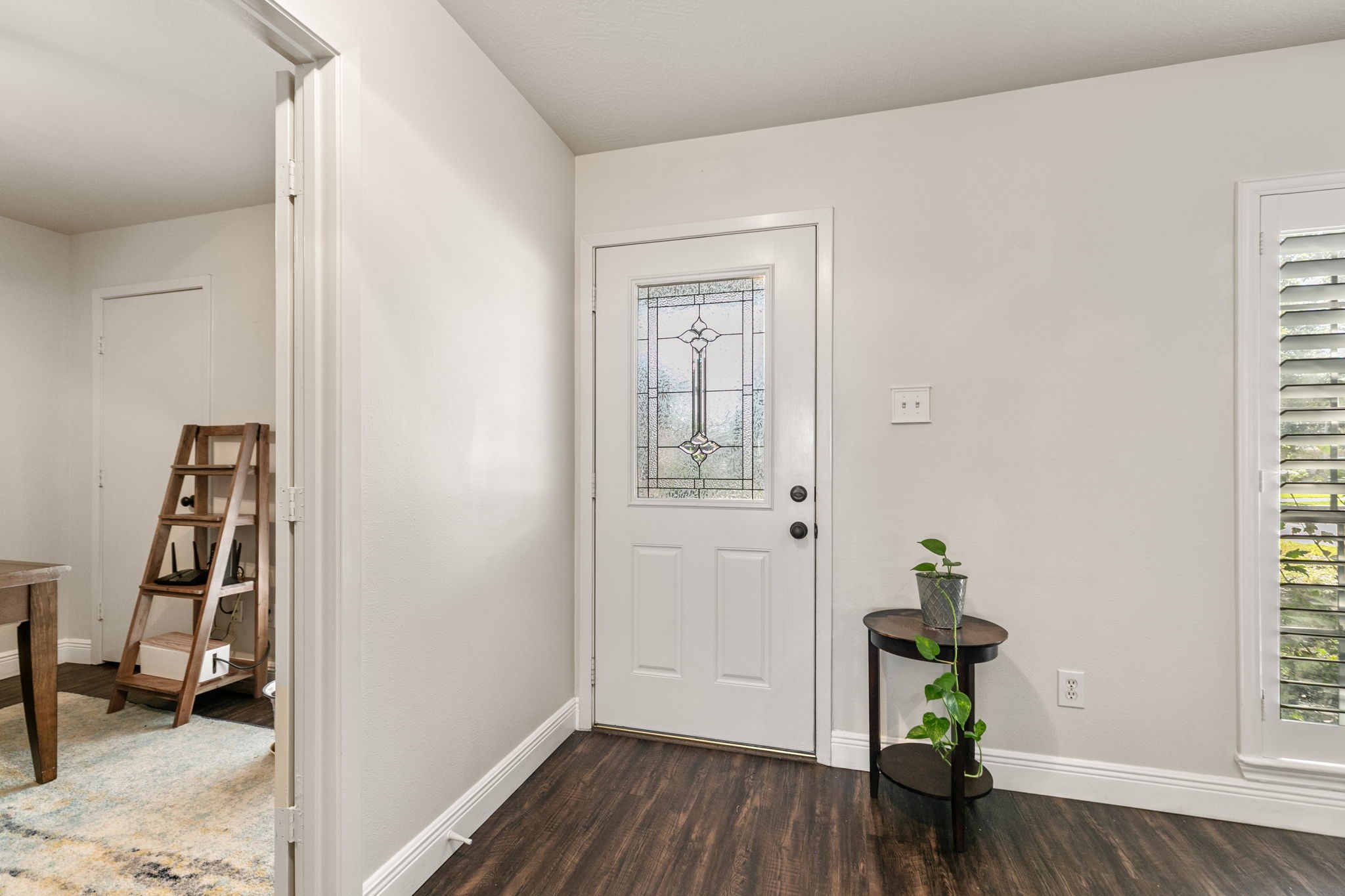 3714 Colleen Woods Circle Houston, TX 77080 - Photo 6 of 29 a view of hallway with wooden floor