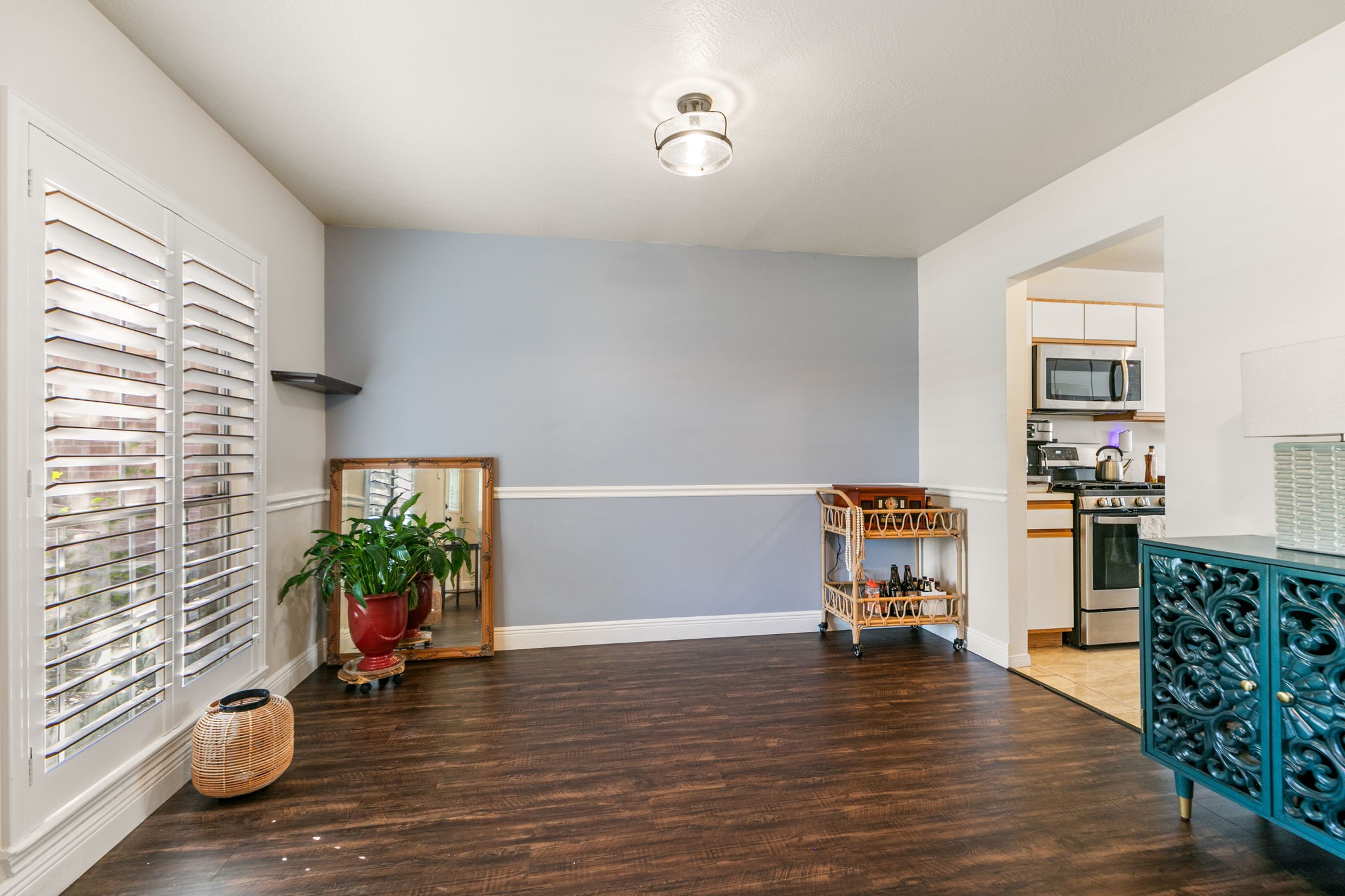 3714 Colleen Woods Circle Houston, TX 77080 - Photo 8 of 29 a view of kitchen with furniture and wooden floor