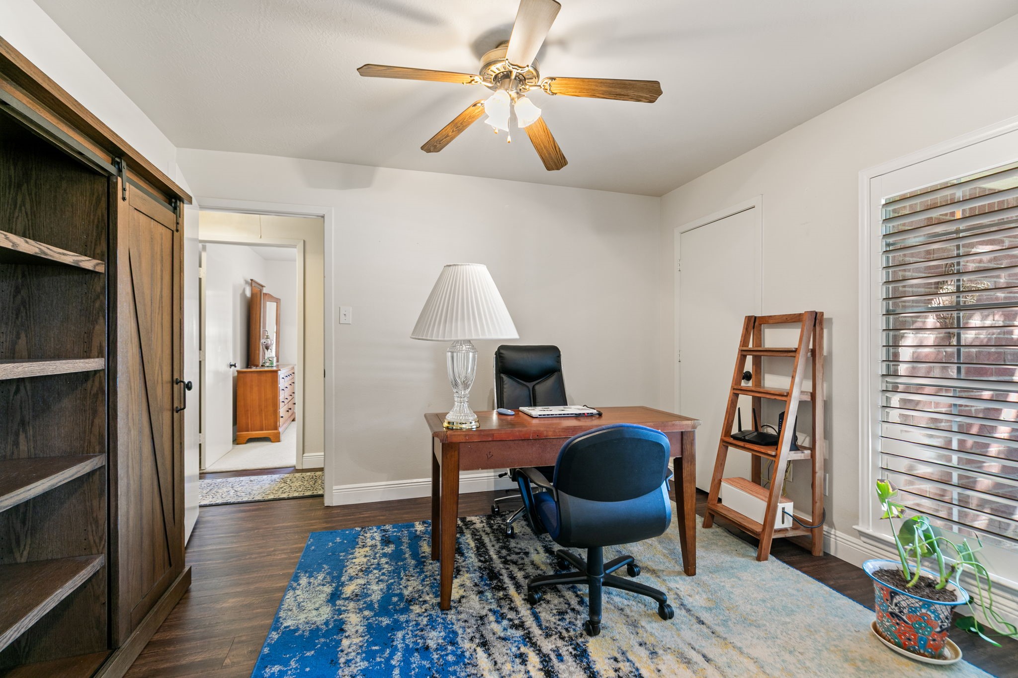 3714 Colleen Woods Circle Houston, TX 77080 - Photo 9 of 29 a workspace with furniture and a window