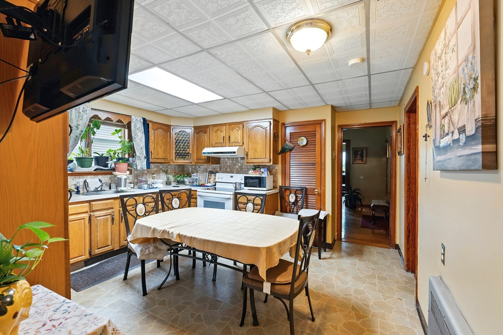 10 Holland Road Worcester, MA 01603 - Photo 11 of 39 Gallery Image 11