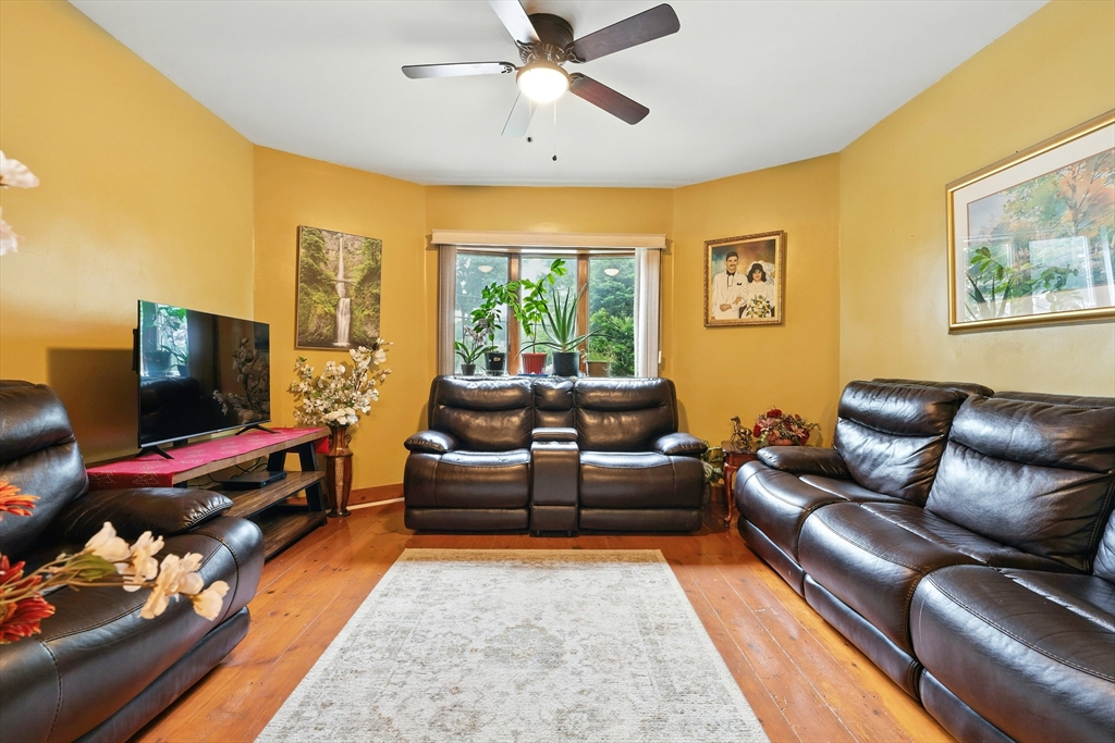 10 Holland Road Worcester, MA 01603 - Photo 8 of 39 Gallery Image 8