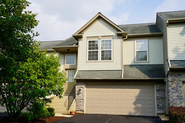 $2,595 | 465 Metropolitan Street, Aurora, IL 60502