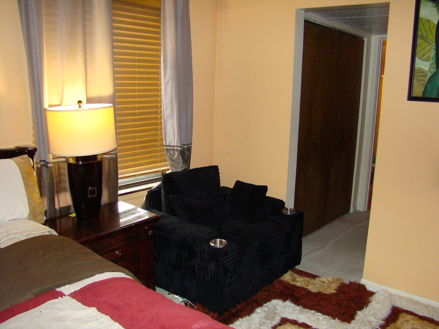 830 Elder Road, Unit B202 Homewood, IL 60430 - Photo 17 of 32 a living room with furniture rug and lamp