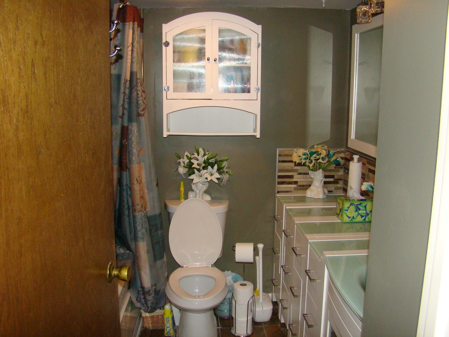 830 Elder Road, Unit B202 Homewood, IL 60430 - Photo 19 of 32 a bathroom with a toilet sink and mirror