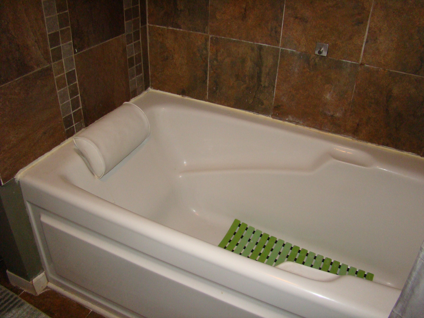830 Elder Road, Unit B202 Homewood, IL 60430 - Photo 22 of 32 a bathroom with a shower