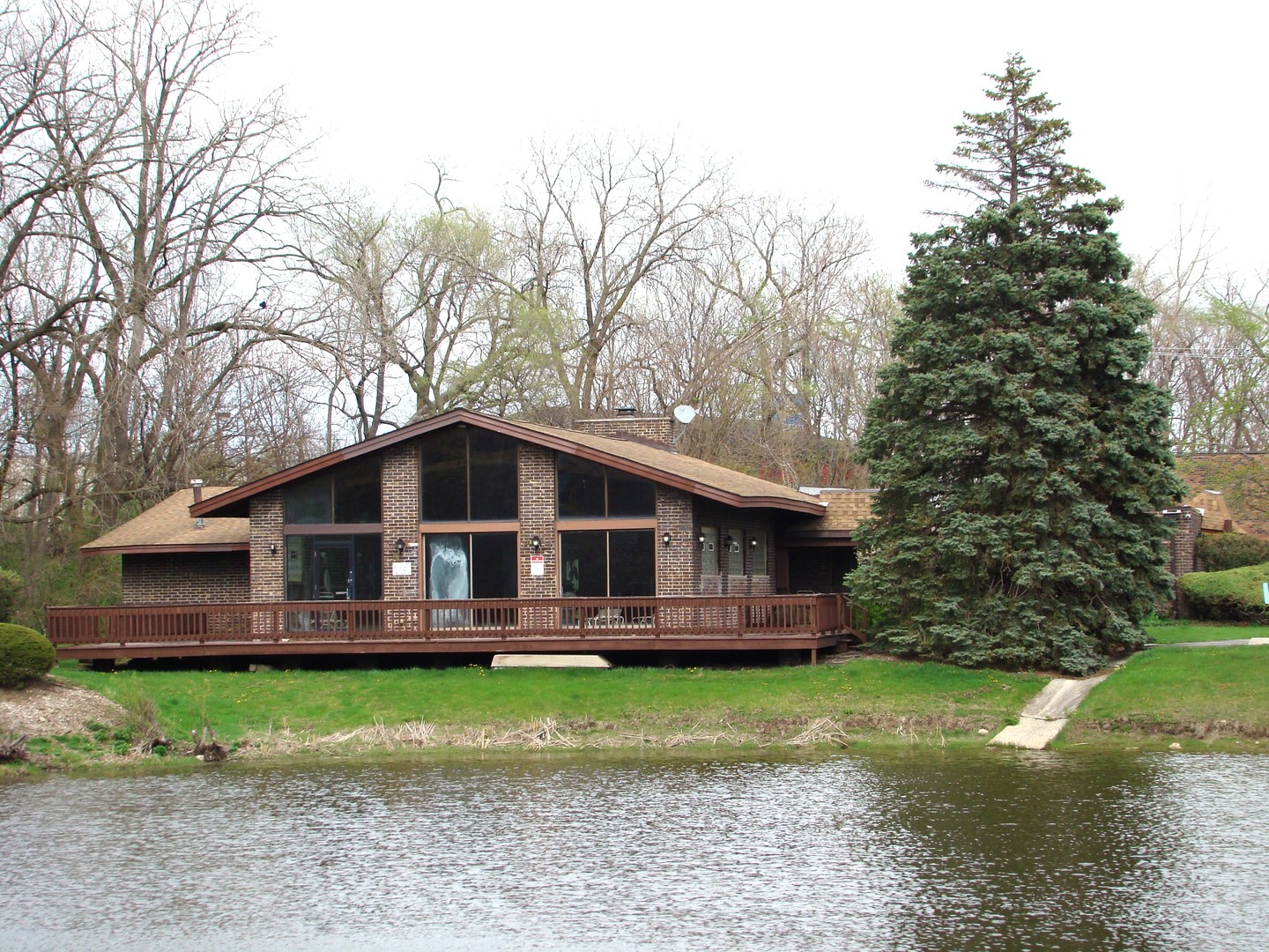 830 Elder Road, Unit B202 Homewood, IL 60430 - Photo 30 of 32 a front view of a house with garden
