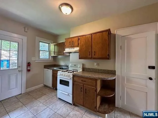 $1,750 | 168 Rivervale Road, Unit B, River Vale, NJ 07675