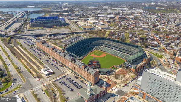 an aerial view of a tennis ground