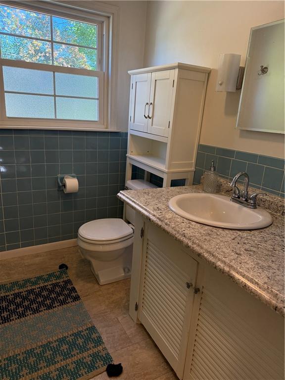 515 Locust Street Indiana, PA 15701 - Photo 25 of 28 Main Full Bathroom - 2nd Floor.