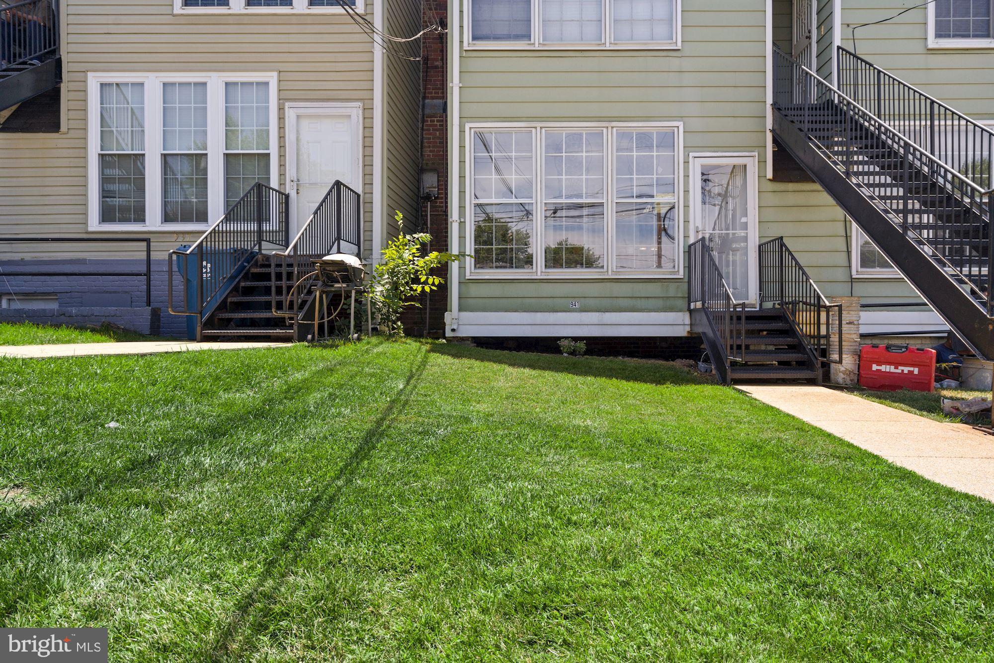 941 Randolph Street Northwest, Unit B Washington, DC 20011 - Photo 20 of 26 Yard/outdoor space