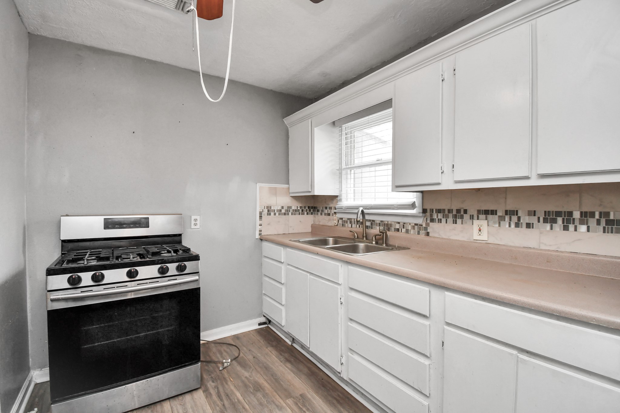 1008 Vista Road Pasadena, TX 77504 - Photo 12 of 50 a kitchen with stainless steel appliances a stove and white cabinets