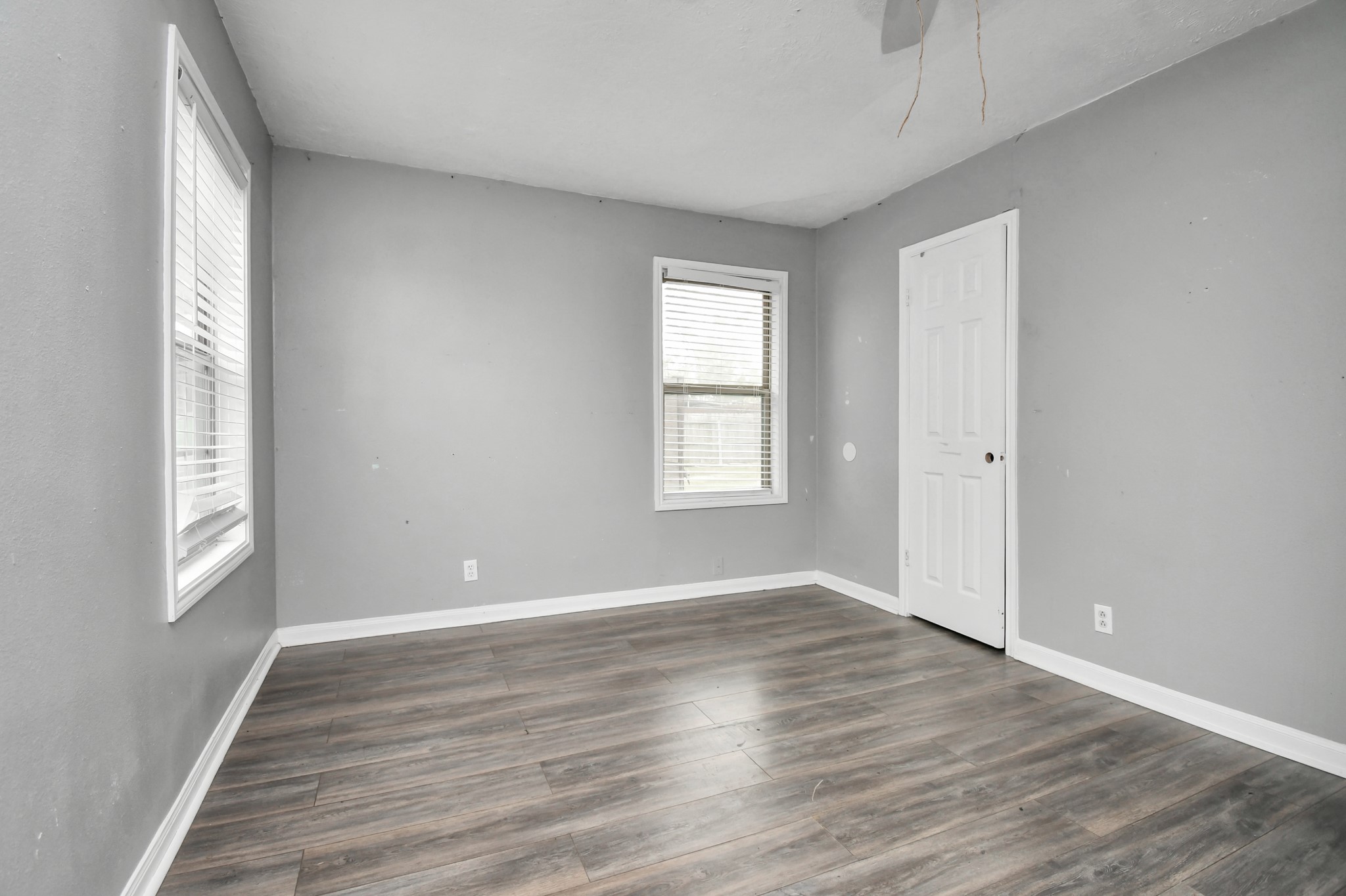 1008 Vista Road Pasadena, TX 77504 - Photo 14 of 50 an empty room with wooden floor and windows