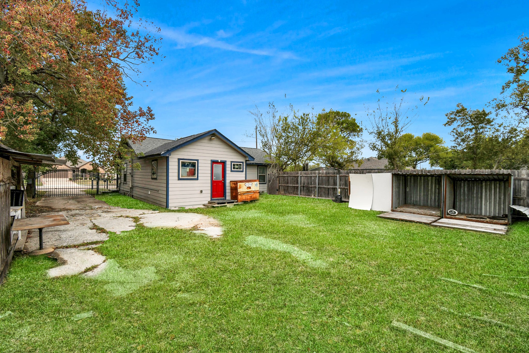 1008 Vista Road Pasadena, TX 77504 - Photo 23 of 50 a front view of house with yard and green space