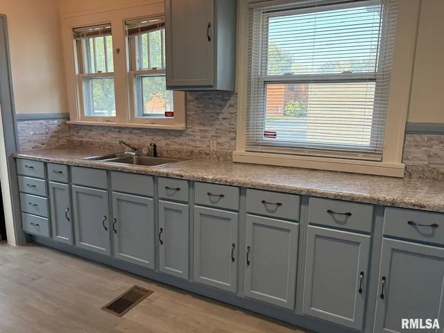 $119,900 | 1307 South Pasfield Street, Springfield, IL 62704