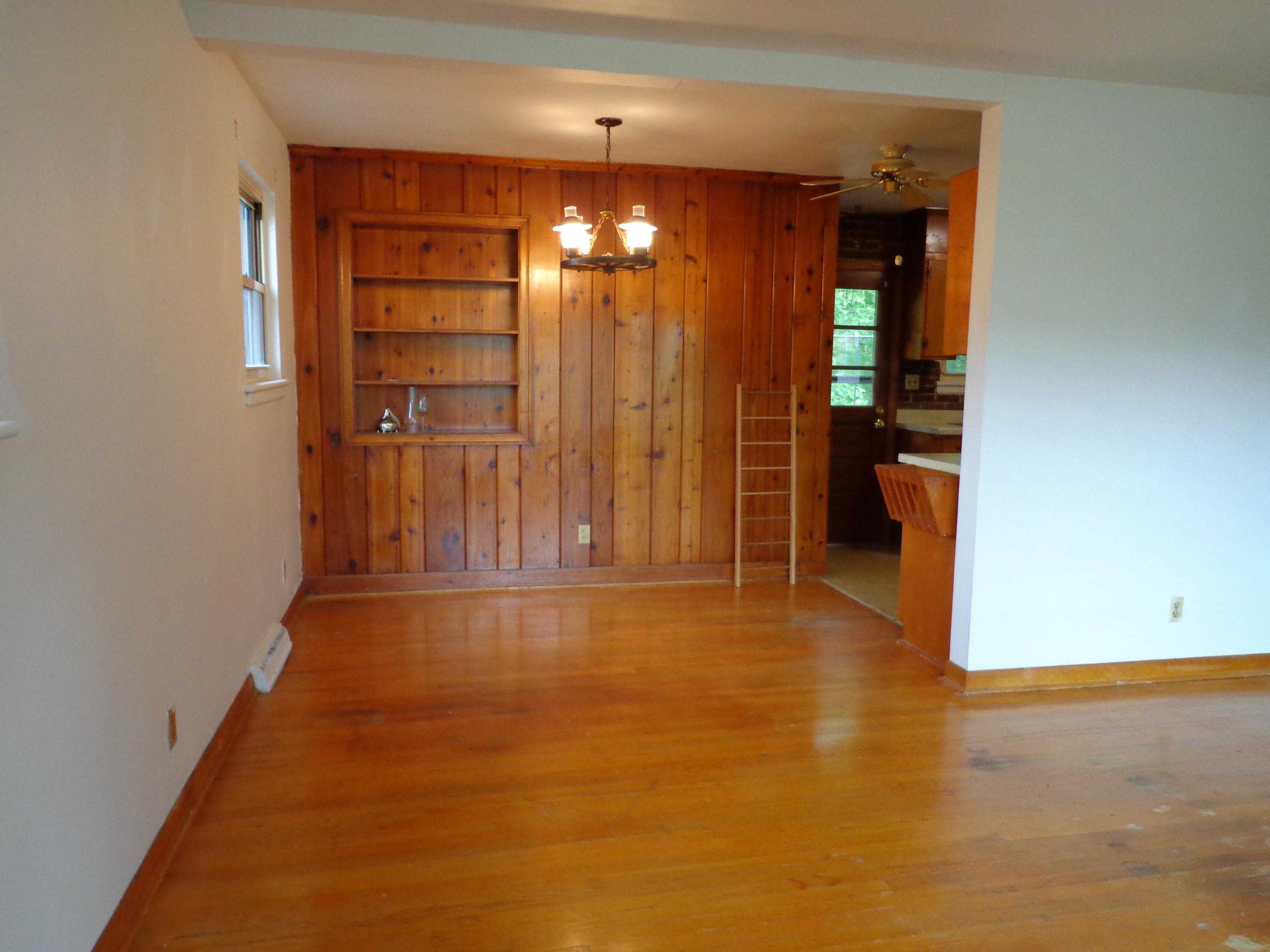 1756 Pomeroy Road Salem, VA 24153 - Photo 3 of 29 DSC06812
