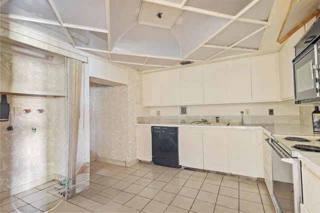 $195,000 | 2802 North 46th Avenue, Unit B513, Hollywood, FL 33021