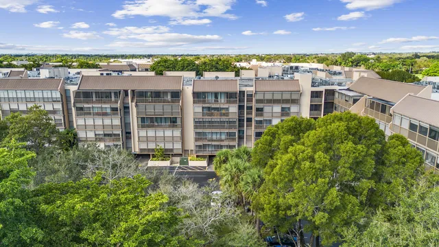 $195,000 | 2802 North 46th Avenue, Unit B513, Hollywood, FL 33021