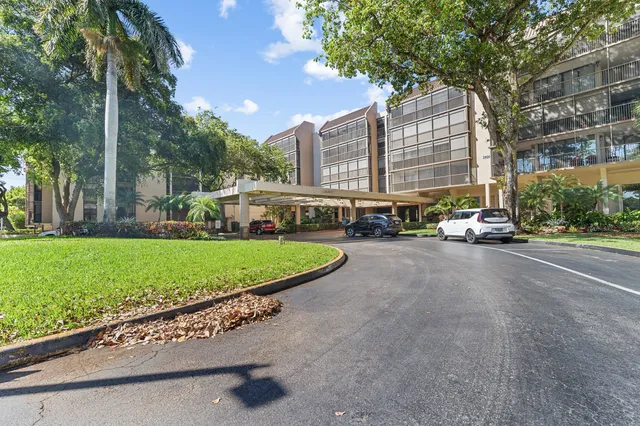 $195,000 | 2802 North 46th Avenue, Unit B513, Hollywood, FL 33021