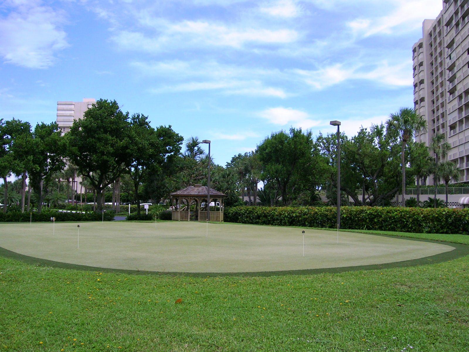 4201 North Ocean Boulevard, Unit 909 Boca Raton, FL 33431 - Photo 29 of 32 PUTTING GREEN