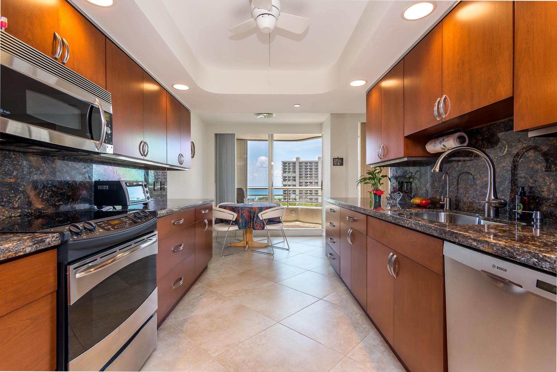 4201 North Ocean Boulevard, Unit 909 Boca Raton, FL 33431 - Photo 7 of 32 KITCHEN