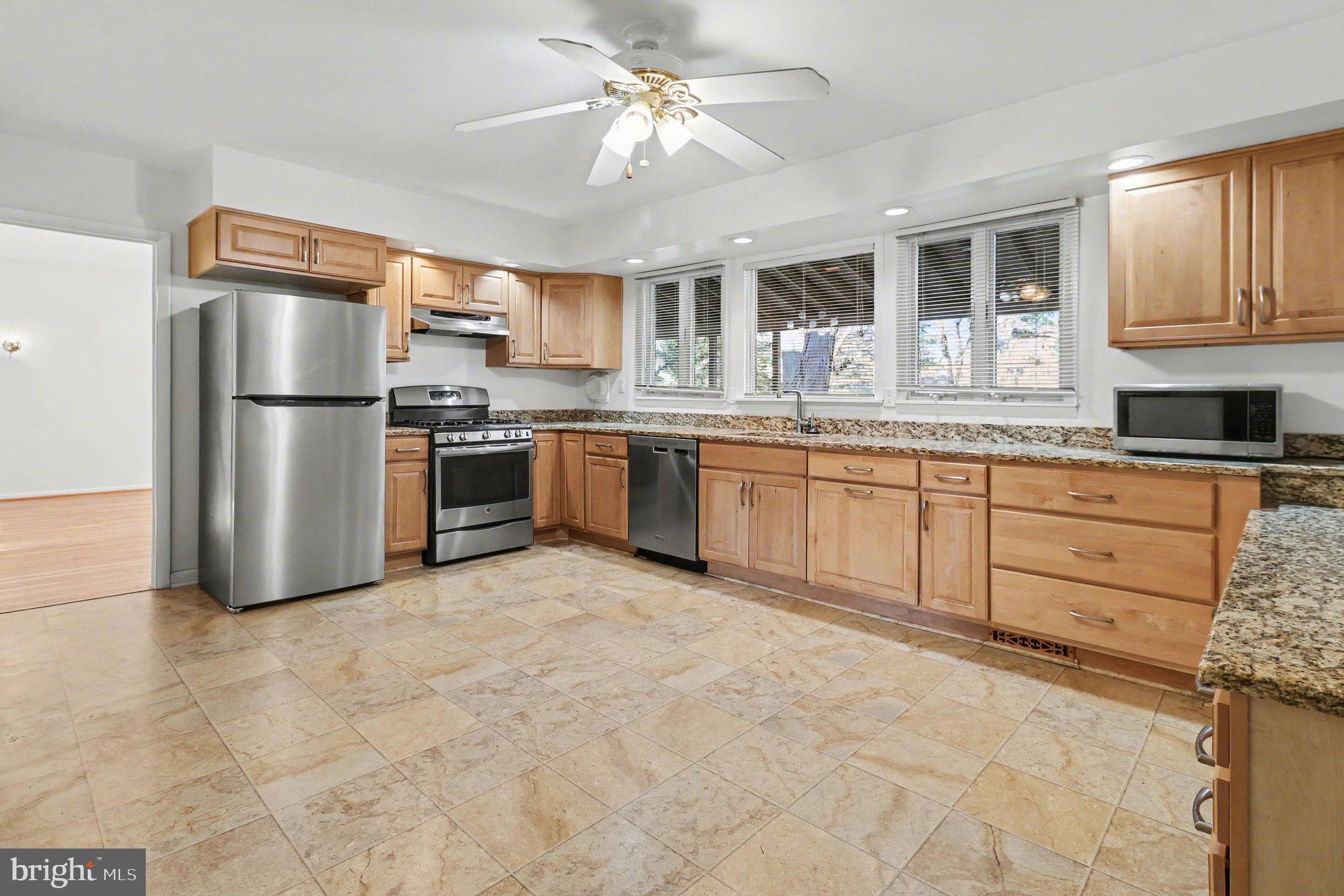 3219 Hayes Road Norristown, PA 19403 - Photo 9 of 40 Gallery Image 9
