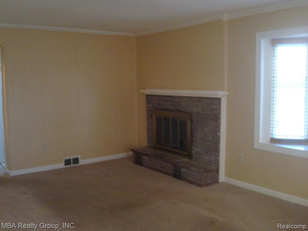 19964 Meridian Road Grosse Ile, MI 48138 - Photo 10 of 20 19964 Meridian 031.jpg
