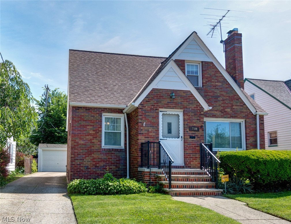 17509 Crestland Road Cleveland, OH 44119 - Photo 1 of 32 Gallery Image 1