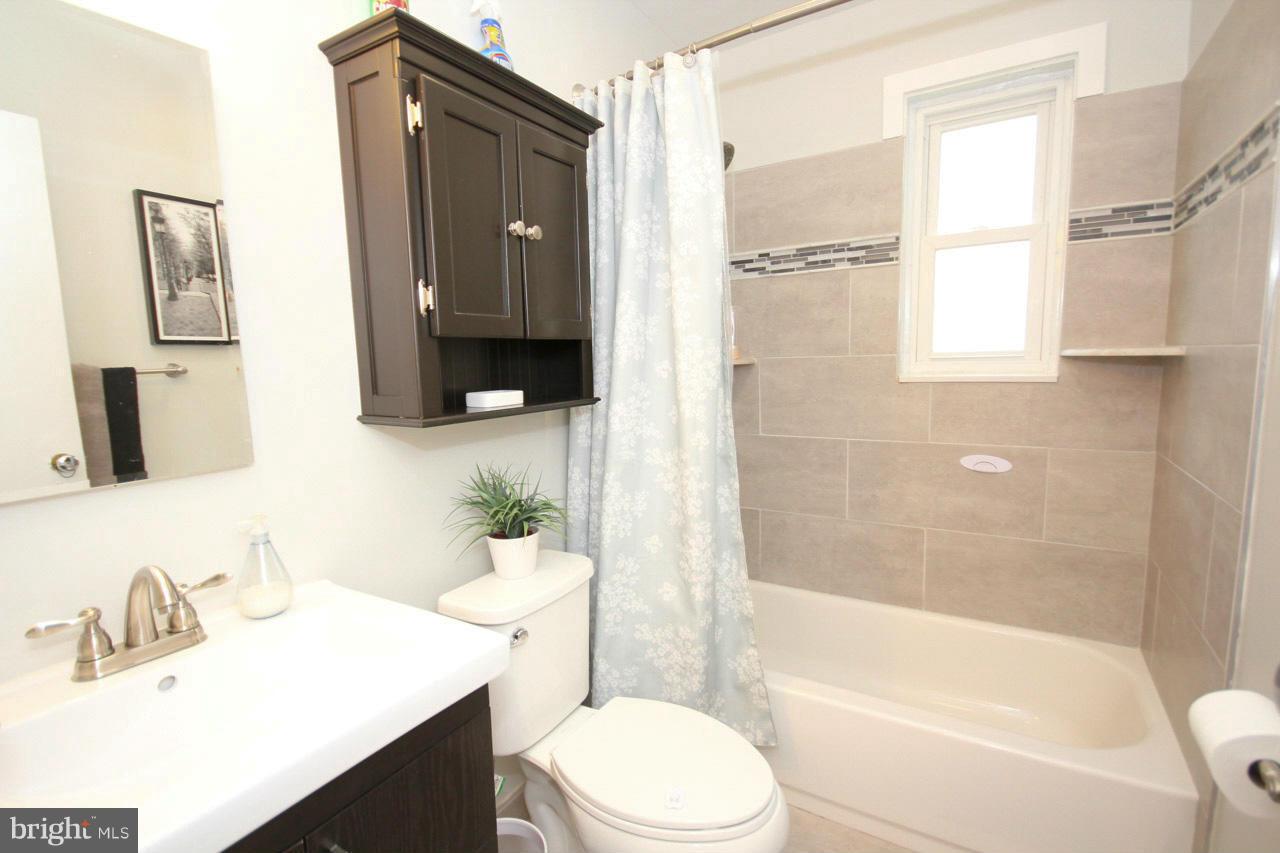 212 Brewster Avenue Silver Spring, MD 20901 - Photo 15 of 22 Bath