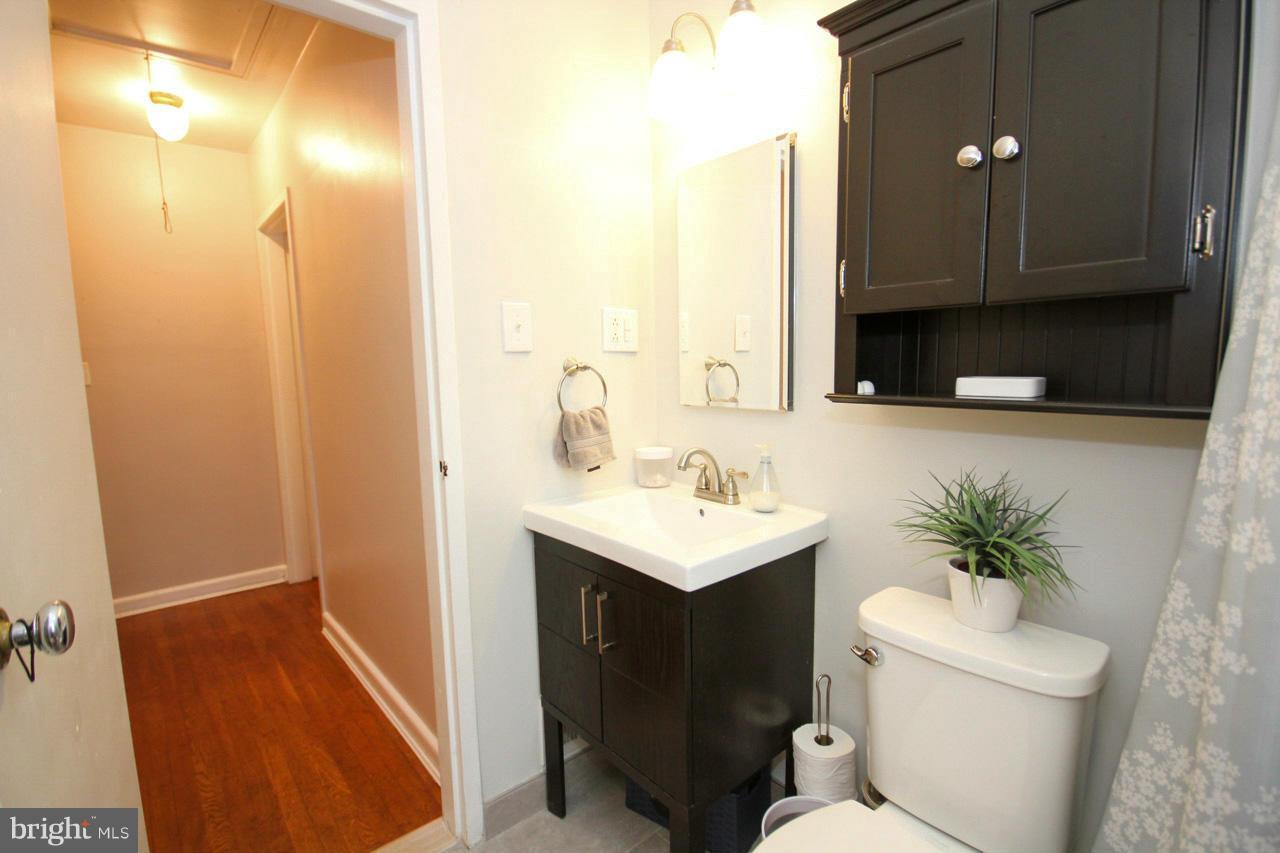 212 Brewster Avenue Silver Spring, MD 20901 - Photo 17 of 22 Bath