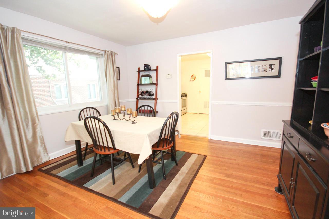 212 Brewster Avenue Silver Spring, MD 20901 - Photo 7 of 22 Dining Room