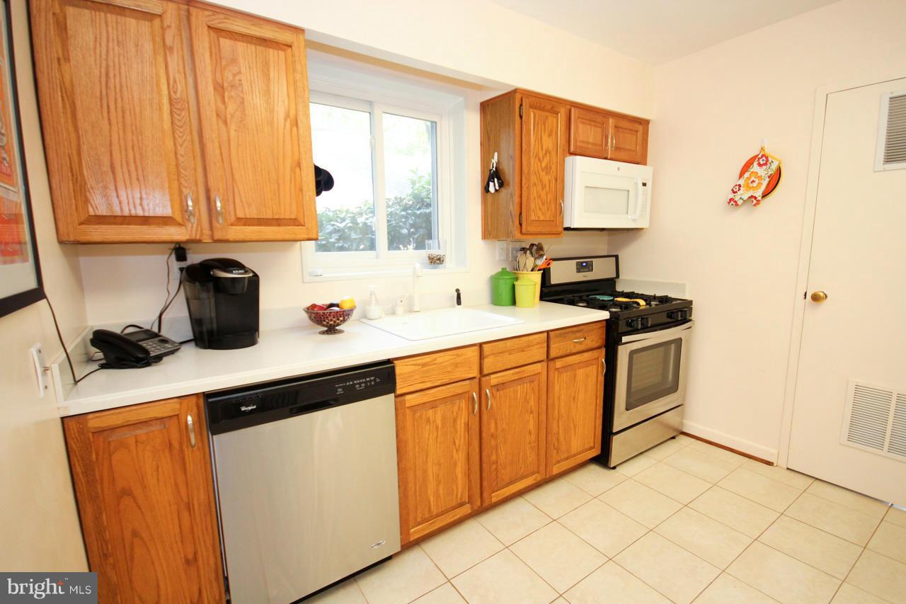 212 Brewster Avenue Silver Spring, MD 20901 - Photo 9 of 22 Kitchen