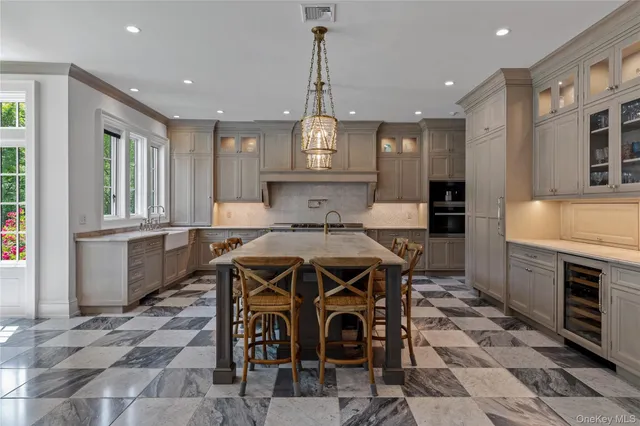 $8,250,000 | 22 Terrace Court, Old Westbury, NY 11568