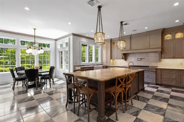 $8,250,000 | 22 Terrace Court, Old Westbury, NY 11568