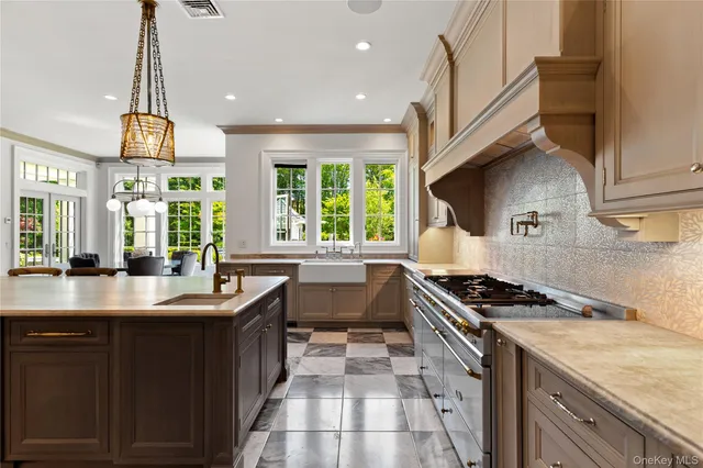 $8,250,000 | 22 Terrace Court, Old Westbury, NY 11568