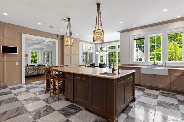 $8,250,000 | 22 Terrace Court, Old Westbury, NY 11568