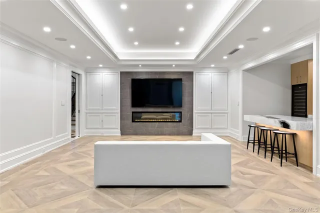 $8,250,000 | 22 Terrace Court, Old Westbury, NY 11568