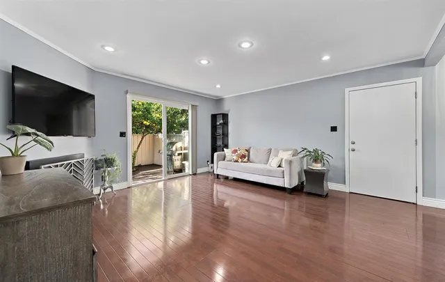 $969,888 | 1 Comstock Queen Court, Mountain View, CA 94043