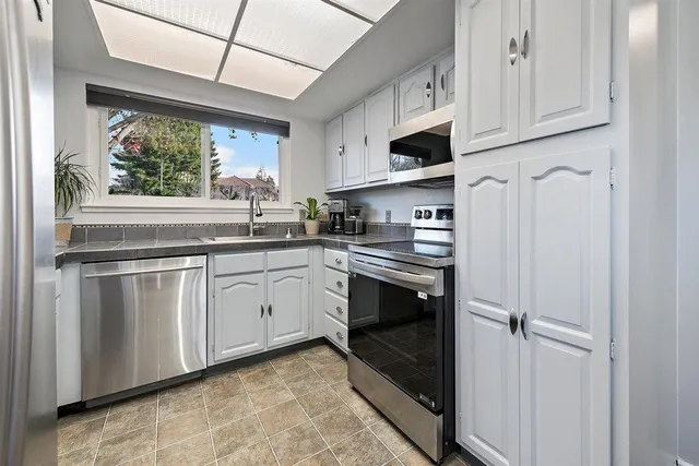 $969,888 | 1 Comstock Queen Court, Mountain View, CA 94043