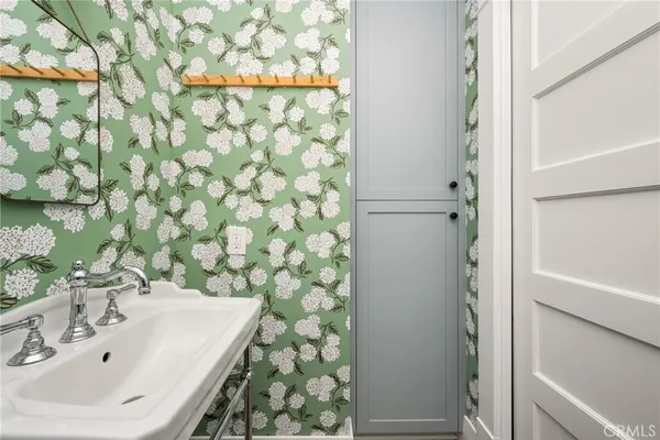 $5,995 | 390 North Cambridge Street, Orange, CA 92866